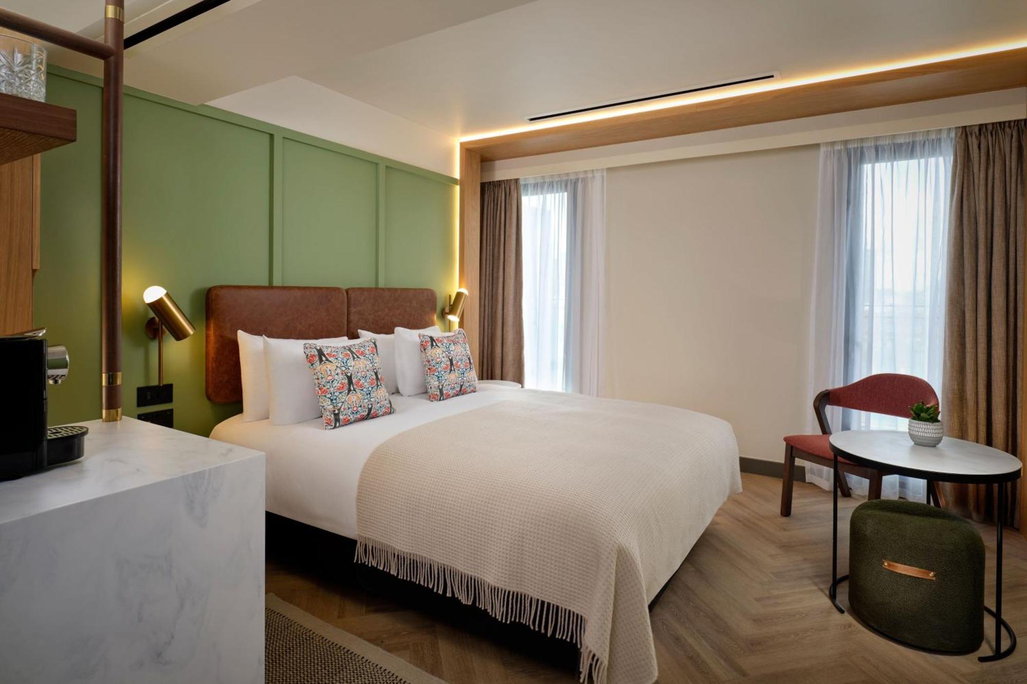 Camera Deluxe Queen con Letto Matrimoniale e Vista Città