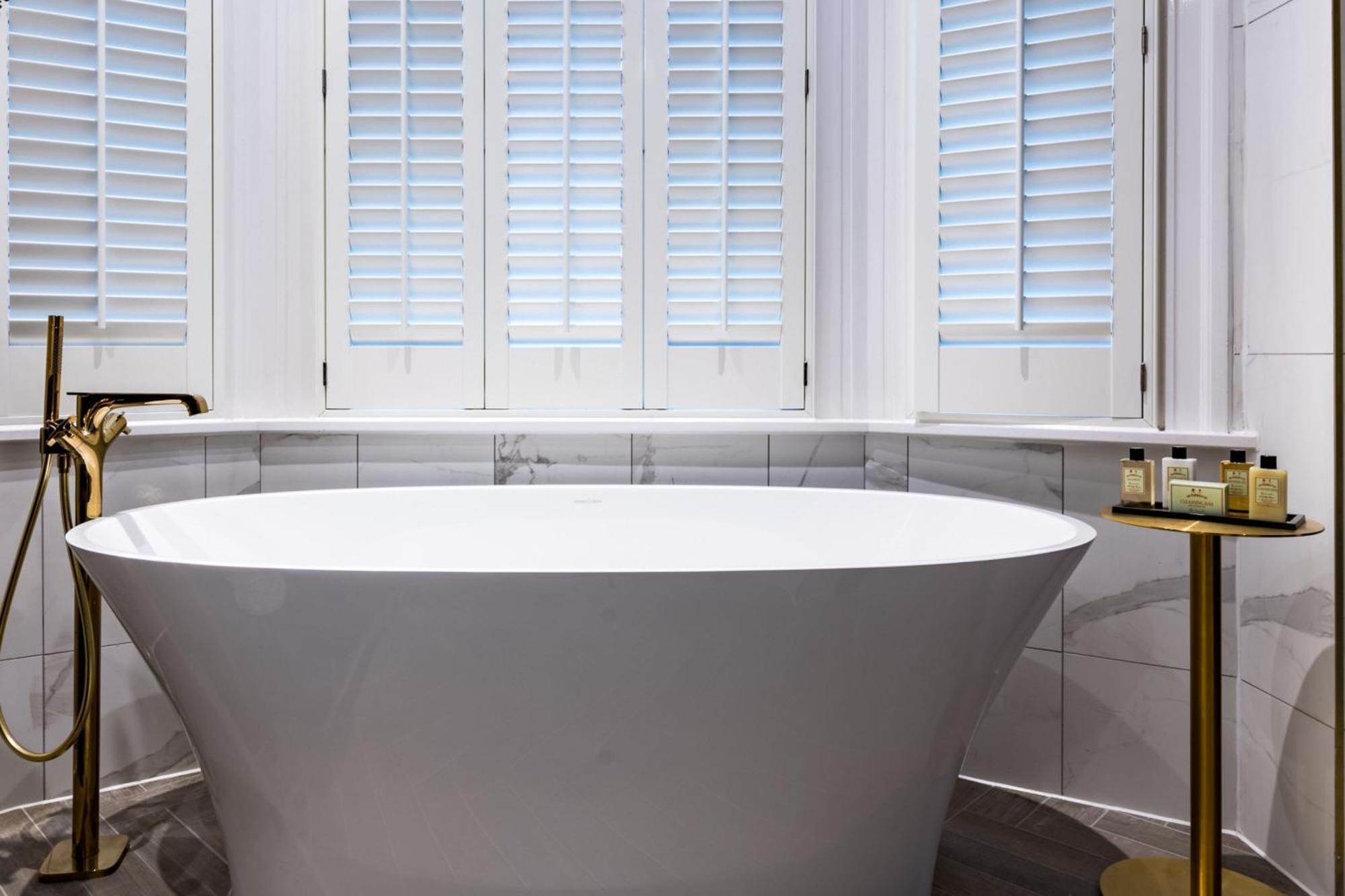 One-Bedroom King Suite with Balcony - Norfolk