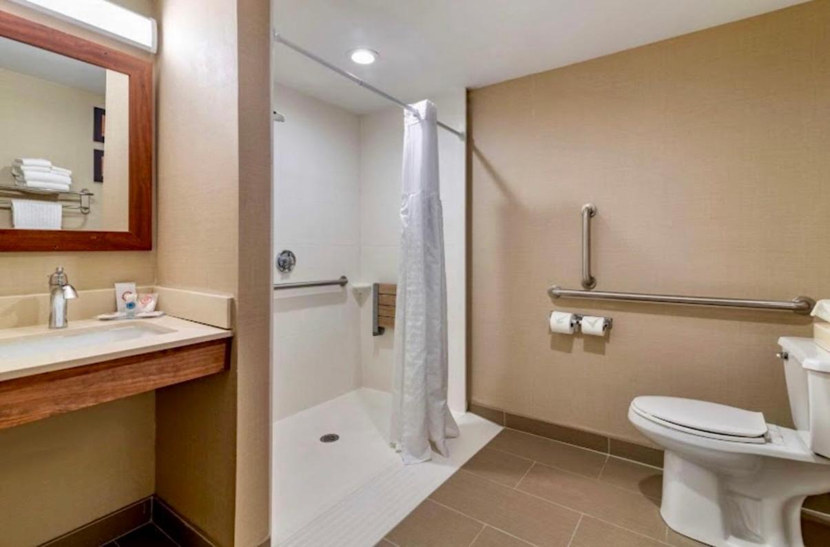 Queen Room - Accessible/Non-Smoking