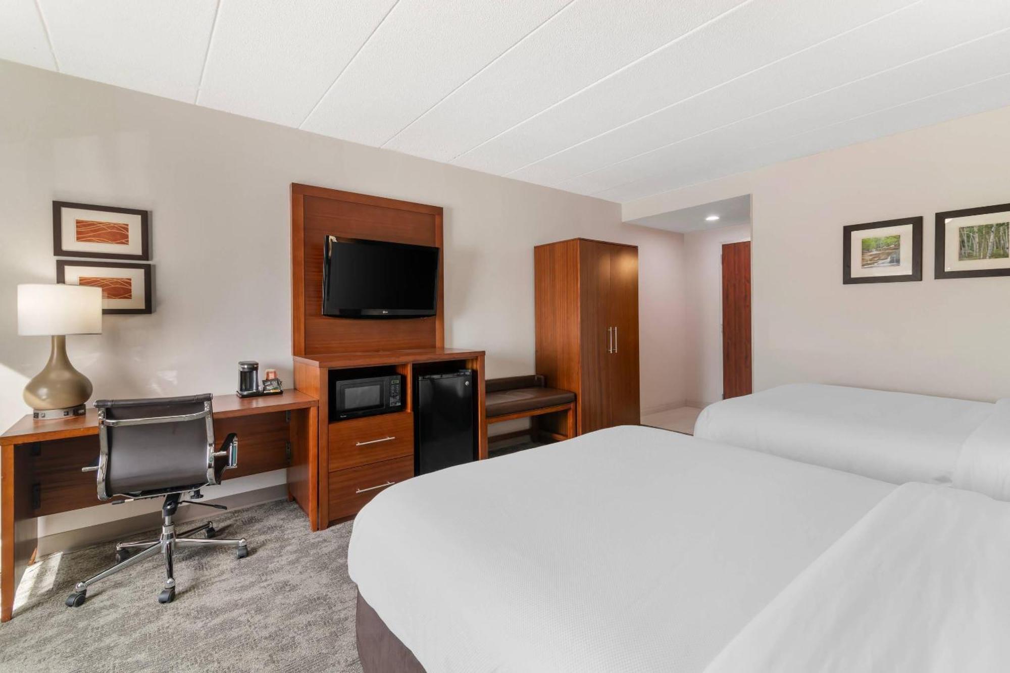 Queen Room with Two Queen Beds - Non-Smoking