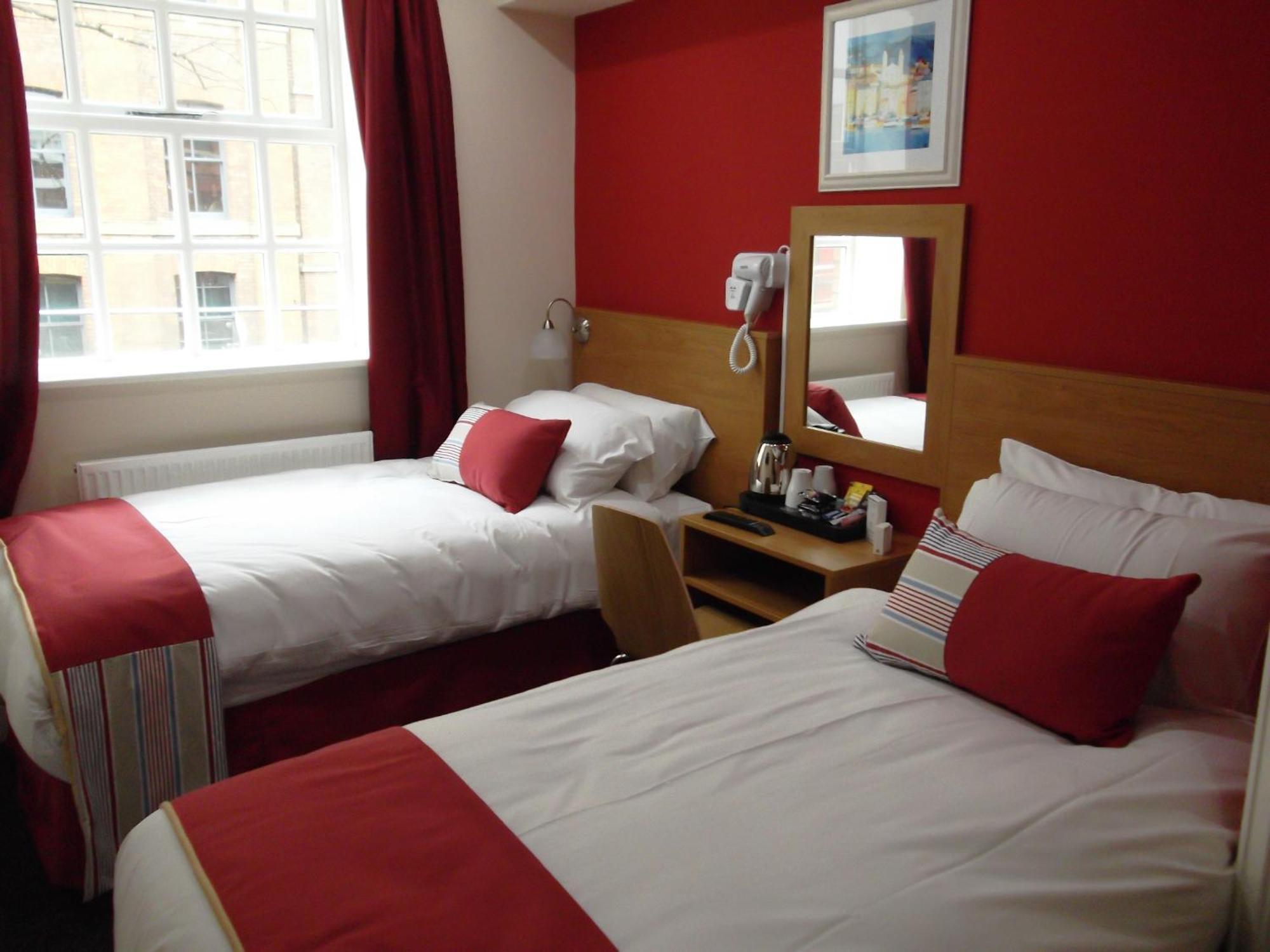 Tweepersoonskamer met 2 Aparte Bedden