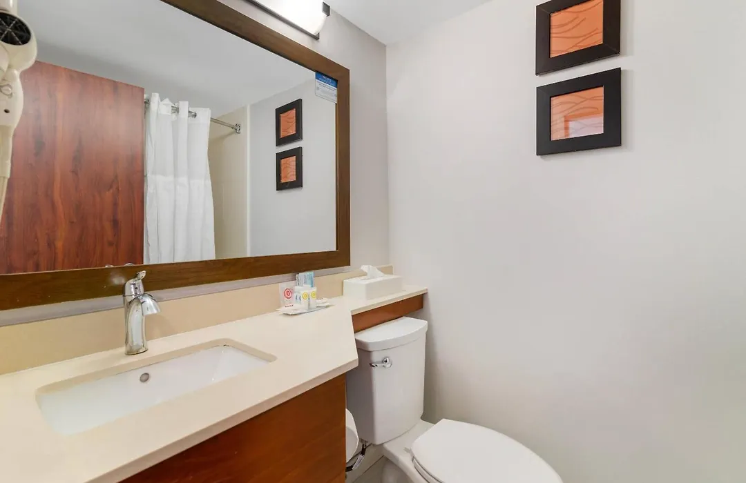 Comfort Inn Manchester Airport-1